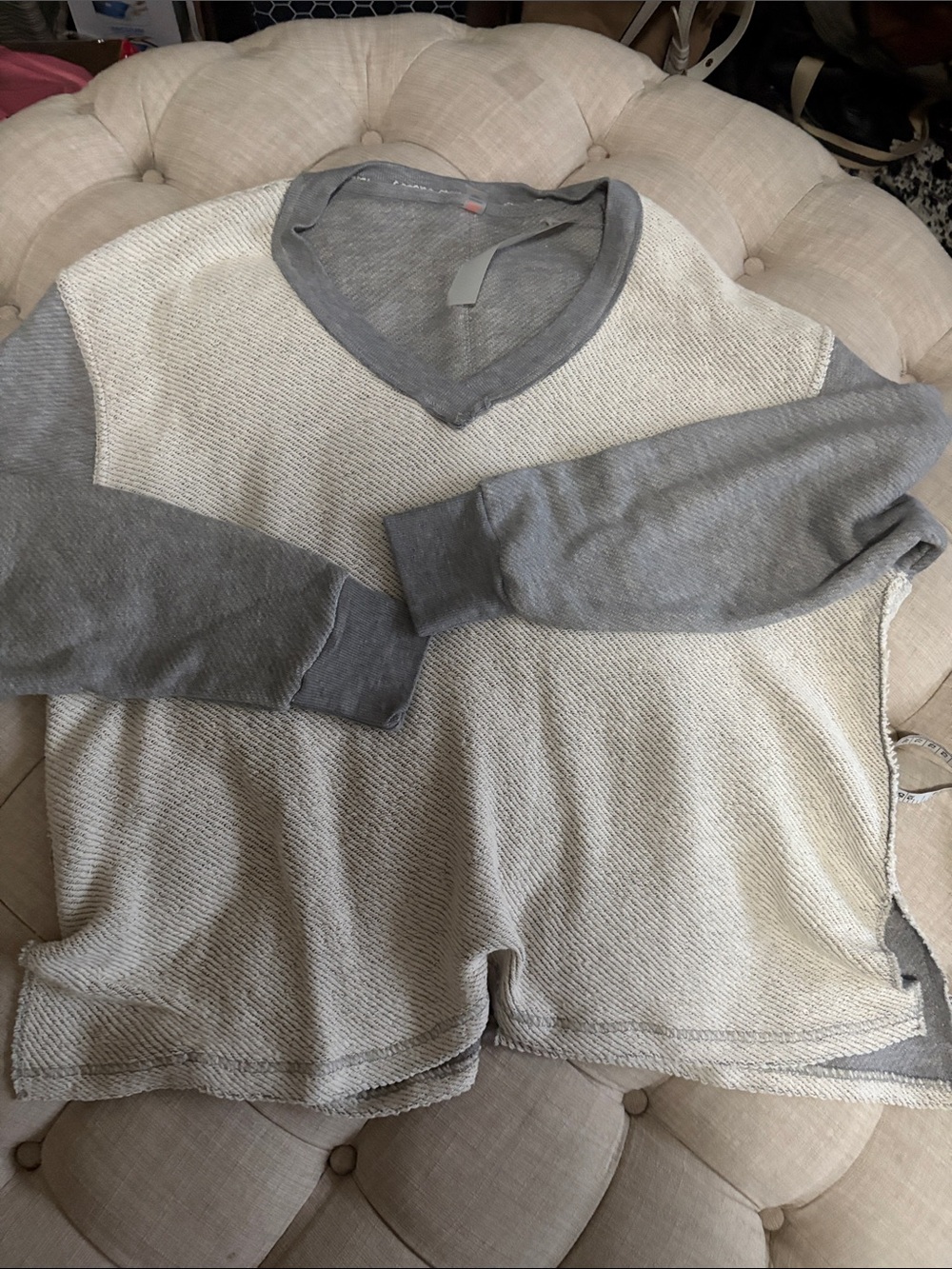 Mono B Two-Tone V-Neck Sweater - Gray & Cream